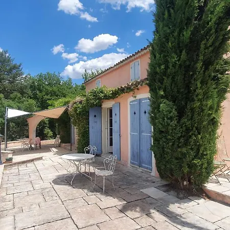 Piscine Et Vue Sur Le