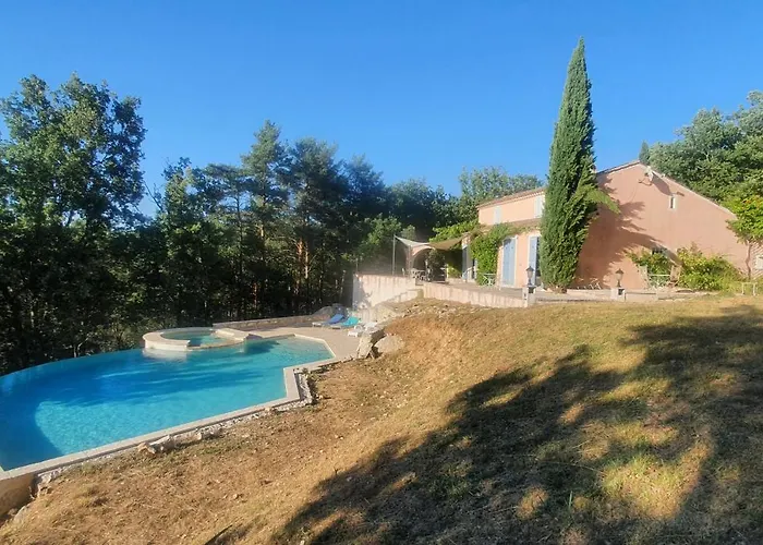 Piscine Et Vue Sur Le Esparron-de-Verdon