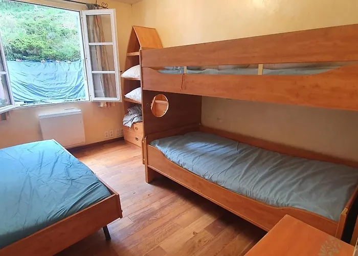 Piscine Et Vue Sur Le